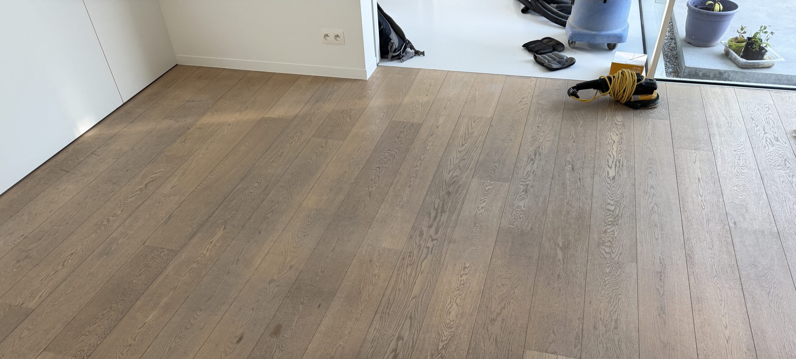  Afbeelding van een houten vloer na parketrenovatie in Brugge